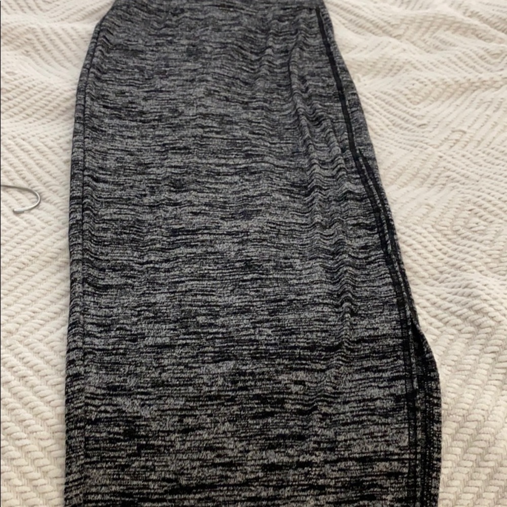 Black and white midi pencil skirt with slit
